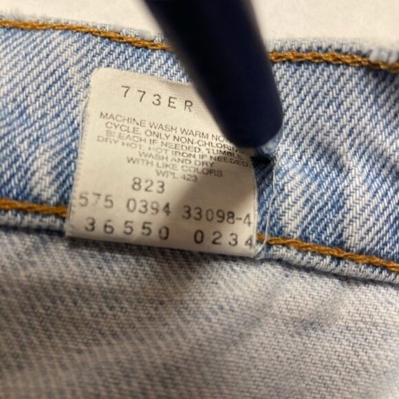 LEVI’s Vintage Mom Jean shorts,HighRise, Sz 12 - Picture 4 of 14